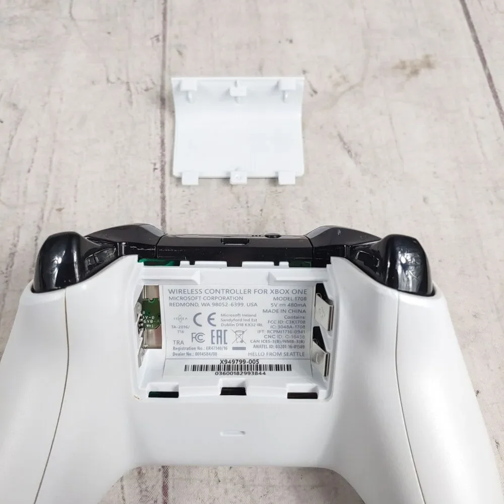 Microsoft Xbox One Wireless Controller - WHITE Model: 1708 - TESTED WORKING
